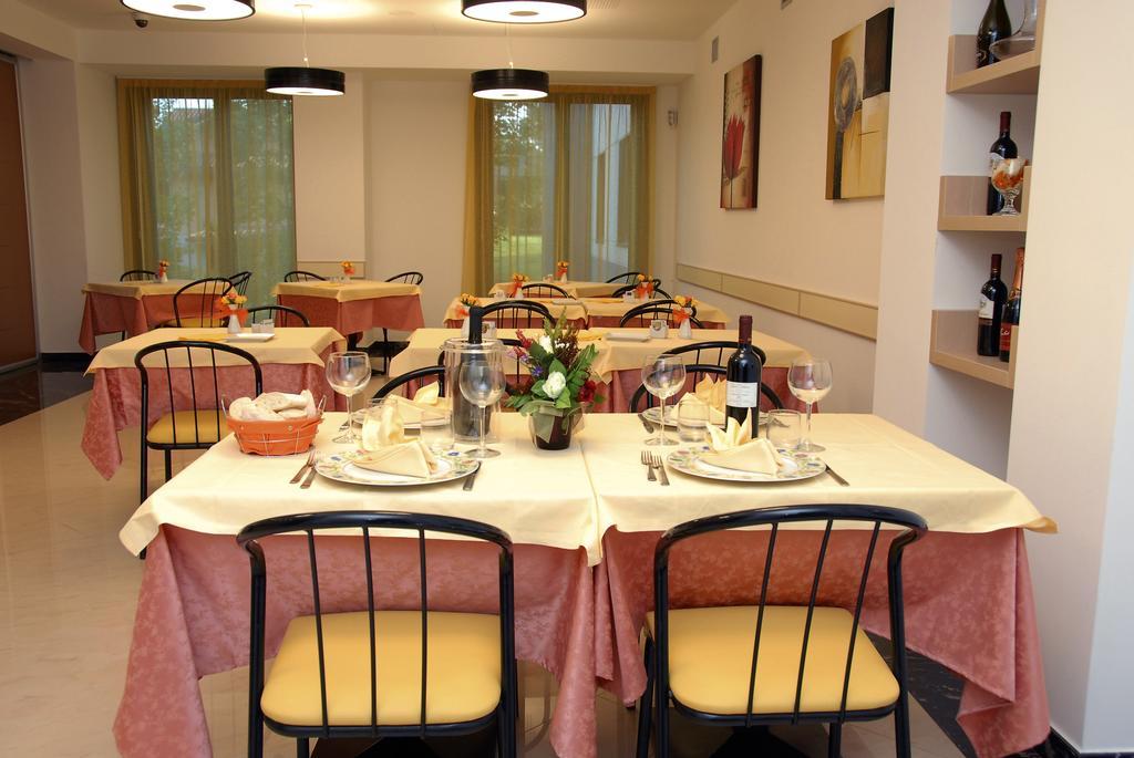 Groane Hotel Residence เชซาโน มาแดร์โน ภายนอก รูปภาพ