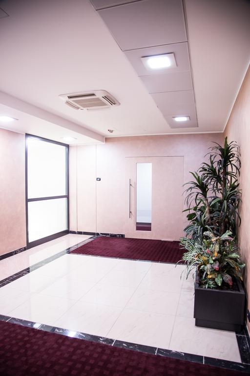 Groane Hotel Residence เชซาโน มาแดร์โน ภายนอก รูปภาพ