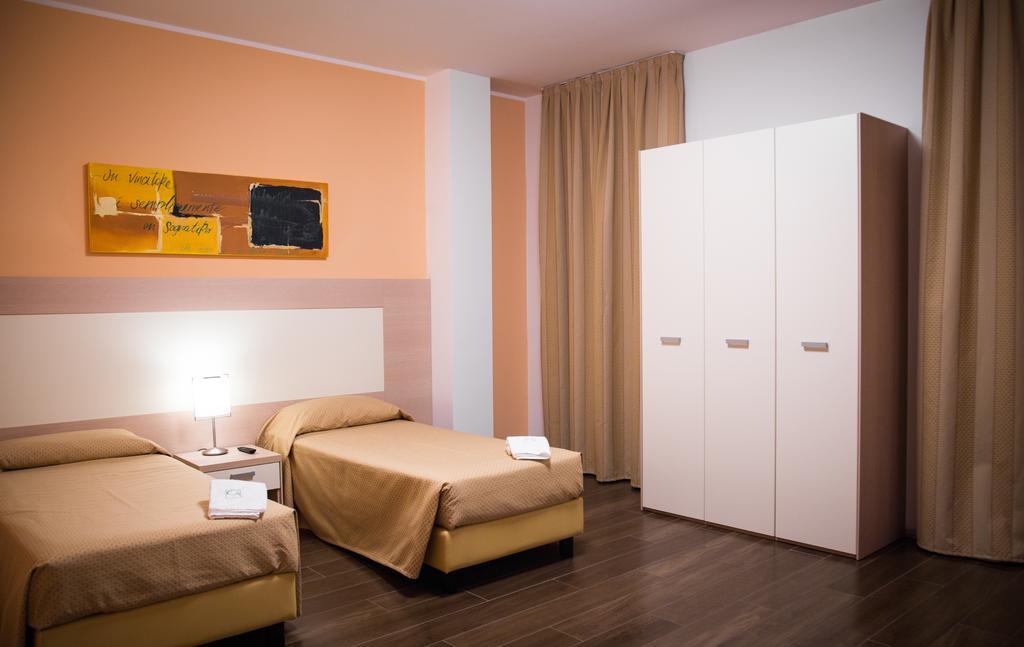 Groane Hotel Residence เชซาโน มาแดร์โน ห้อง รูปภาพ