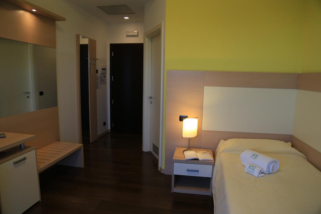 Groane Hotel Residence เชซาโน มาแดร์โน ห้อง รูปภาพ