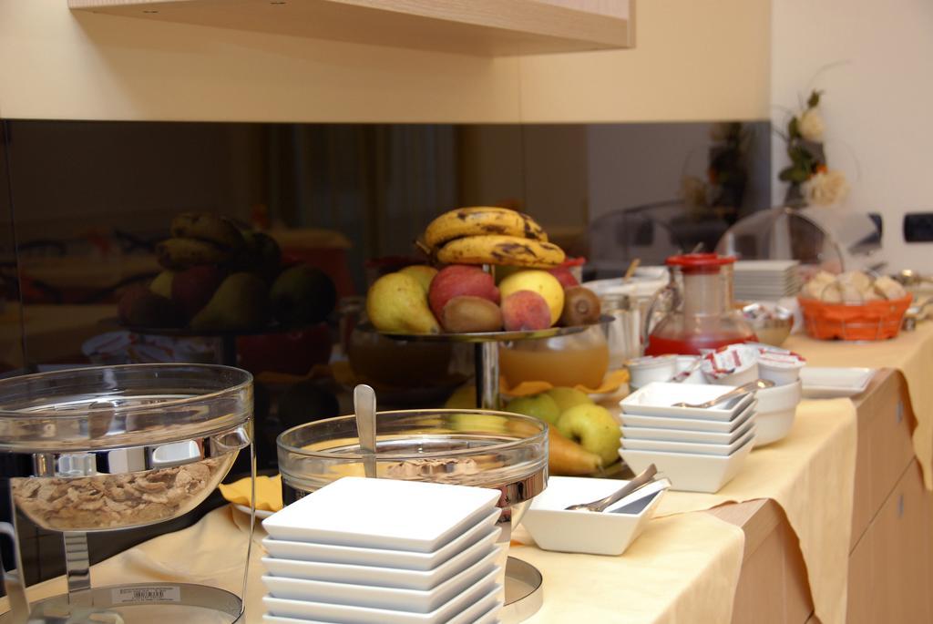 Groane Hotel Residence เชซาโน มาแดร์โน ภายนอก รูปภาพ