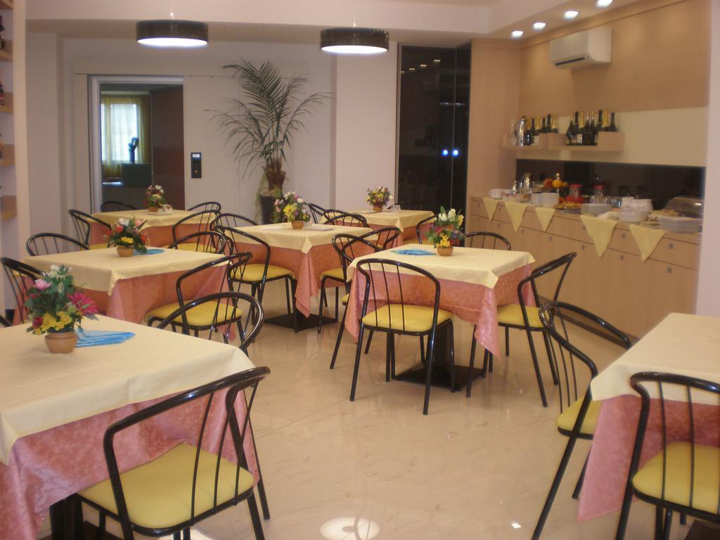 Groane Hotel Residence เชซาโน มาแดร์โน ภายนอก รูปภาพ