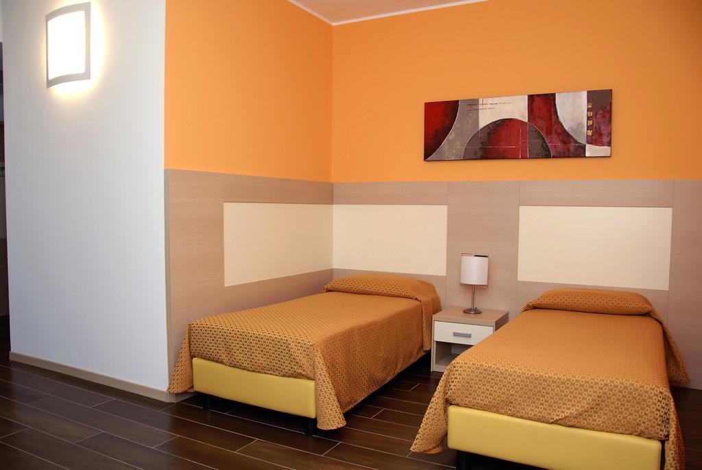 Groane Hotel Residence เชซาโน มาแดร์โน ห้อง รูปภาพ