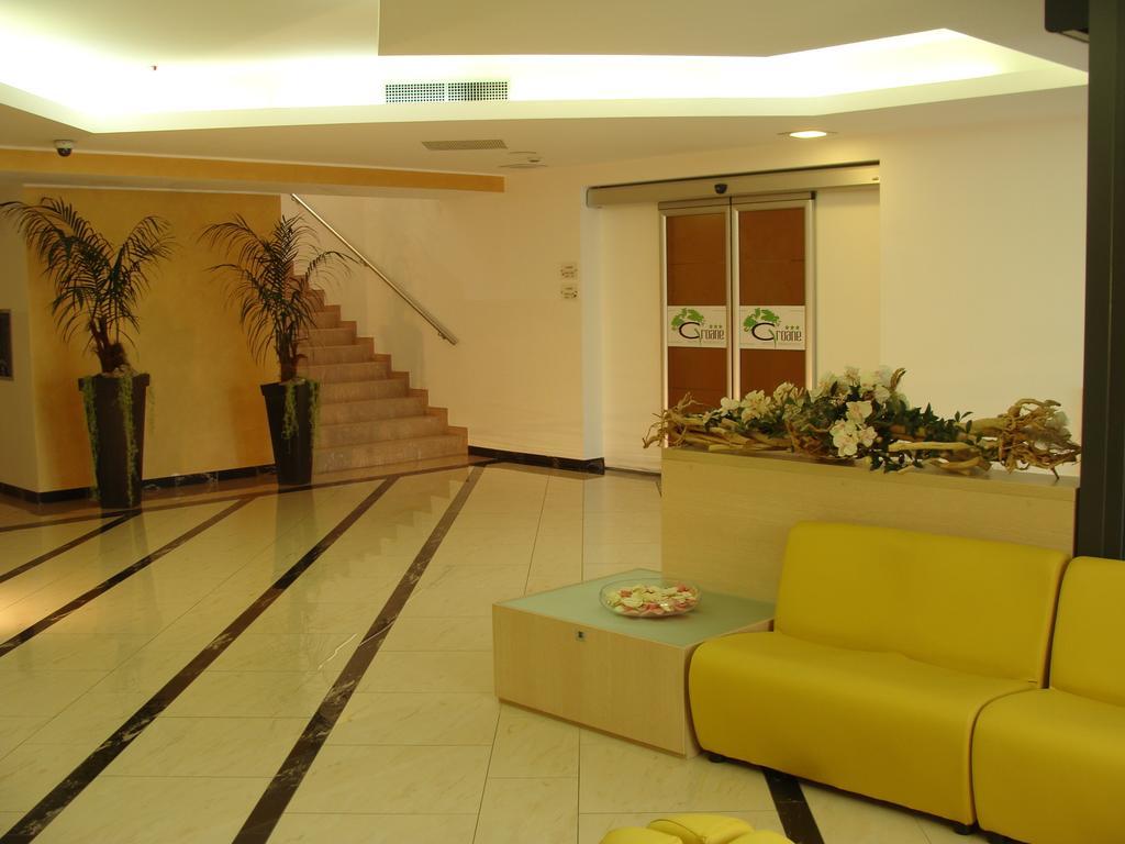 Groane Hotel Residence เชซาโน มาแดร์โน ภายนอก รูปภาพ