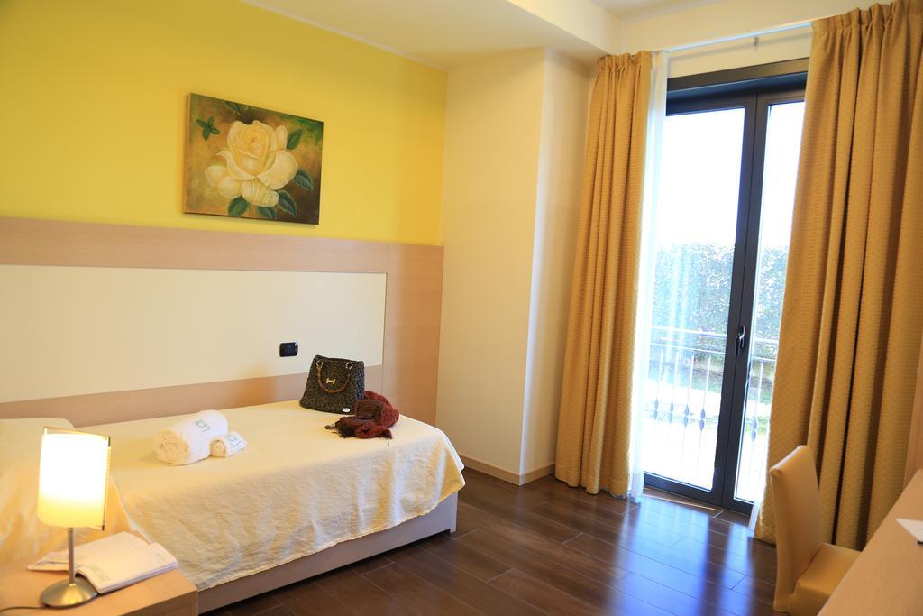 Groane Hotel Residence เชซาโน มาแดร์โน ภายนอก รูปภาพ