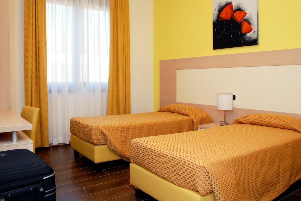 Groane Hotel Residence เชซาโน มาแดร์โน ภายนอก รูปภาพ