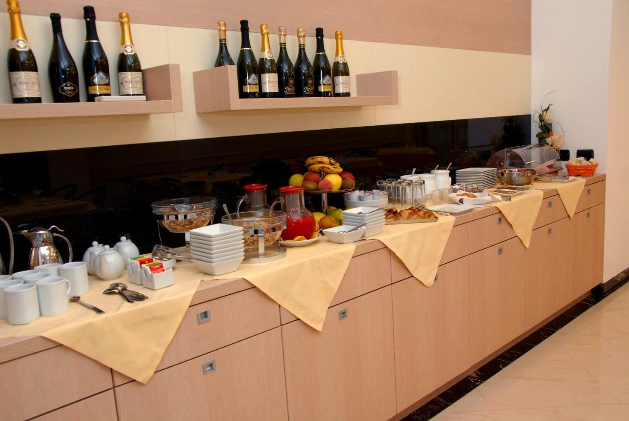 Groane Hotel Residence เชซาโน มาแดร์โน ภายนอก รูปภาพ