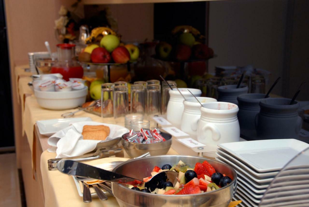 Groane Hotel Residence เชซาโน มาแดร์โน ภายนอก รูปภาพ