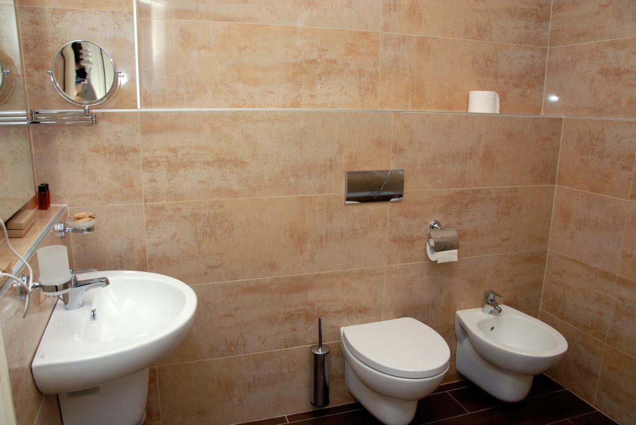 Groane Hotel Residence เชซาโน มาแดร์โน ภายนอก รูปภาพ