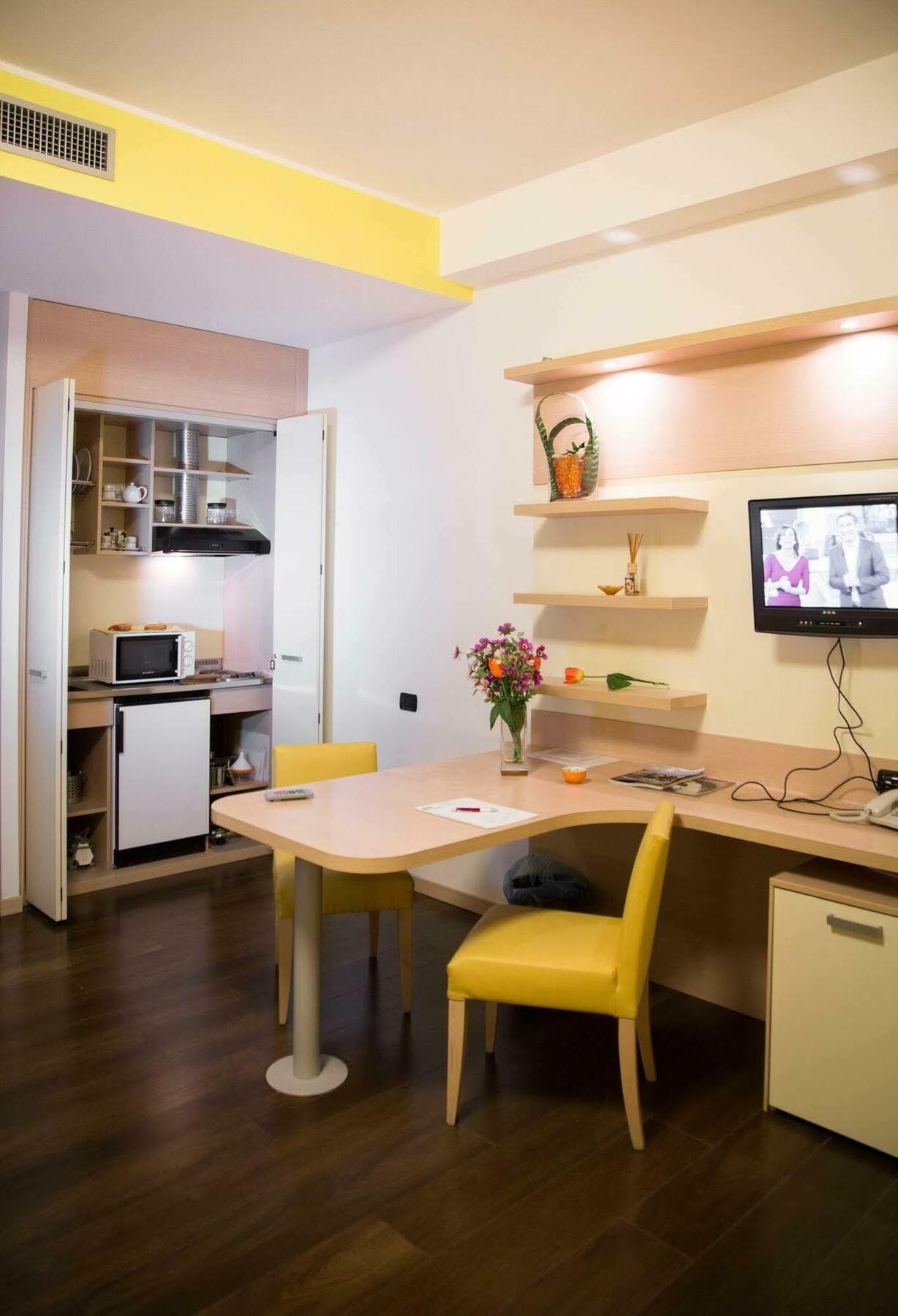 Groane Hotel Residence เชซาโน มาแดร์โน ภายนอก รูปภาพ