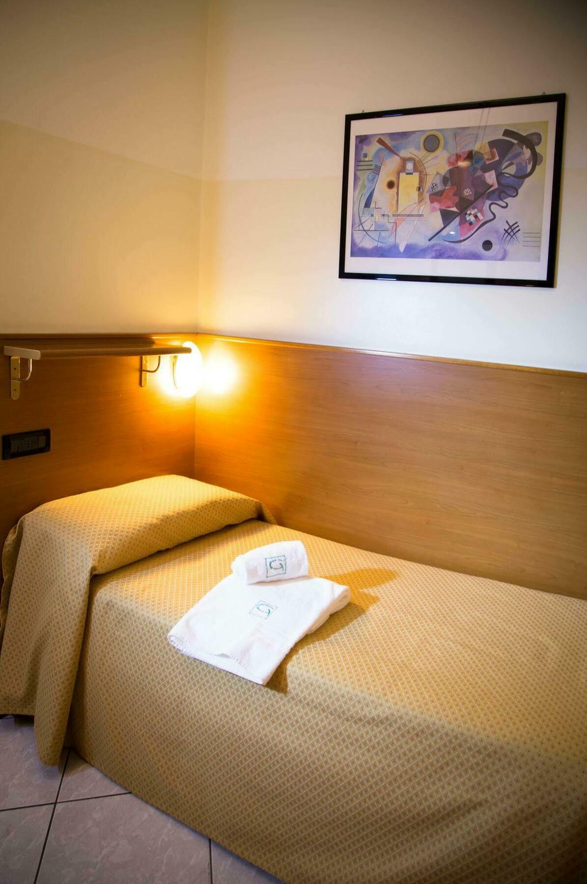 Groane Hotel Residence เชซาโน มาแดร์โน ภายนอก รูปภาพ