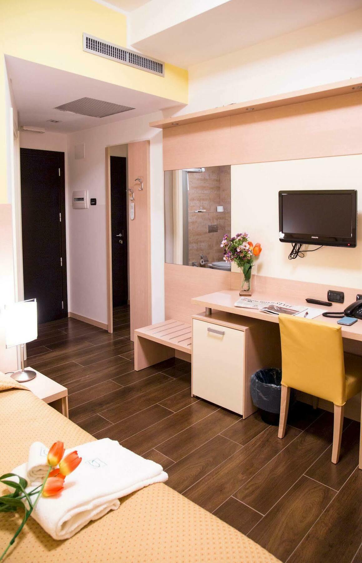 Groane Hotel Residence เชซาโน มาแดร์โน ภายนอก รูปภาพ