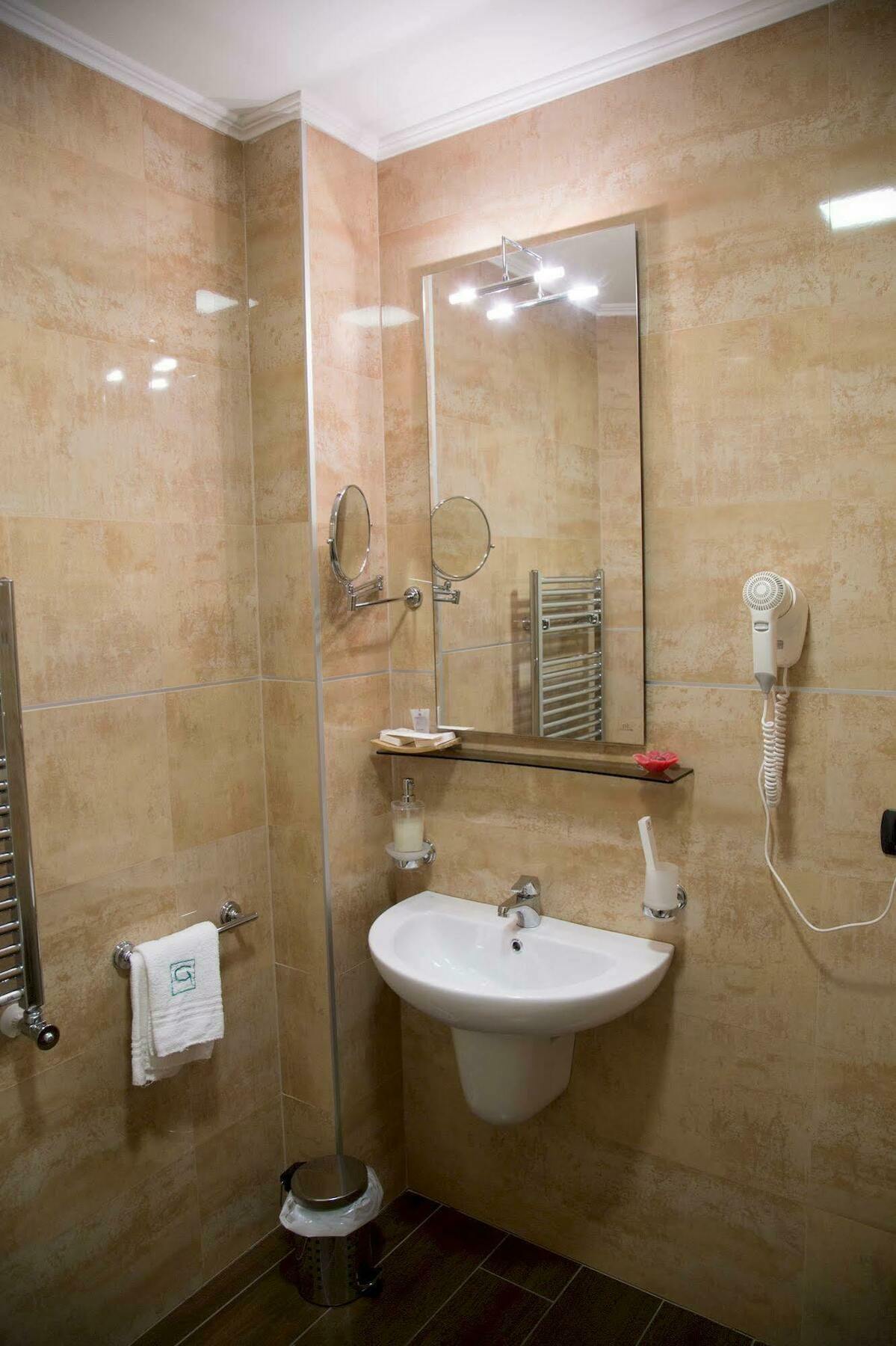 Groane Hotel Residence เชซาโน มาแดร์โน ภายนอก รูปภาพ