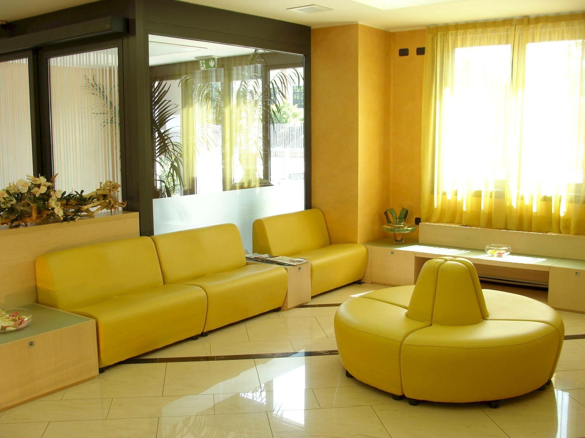 Groane Hotel Residence เชซาโน มาแดร์โน ภายนอก รูปภาพ