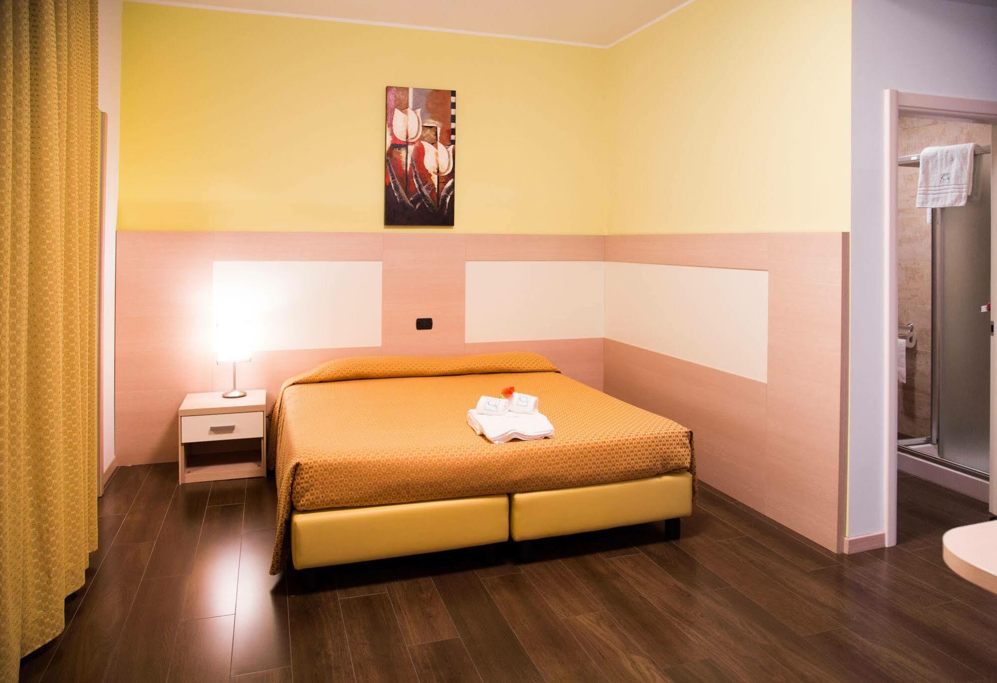 Groane Hotel Residence เชซาโน มาแดร์โน ภายนอก รูปภาพ