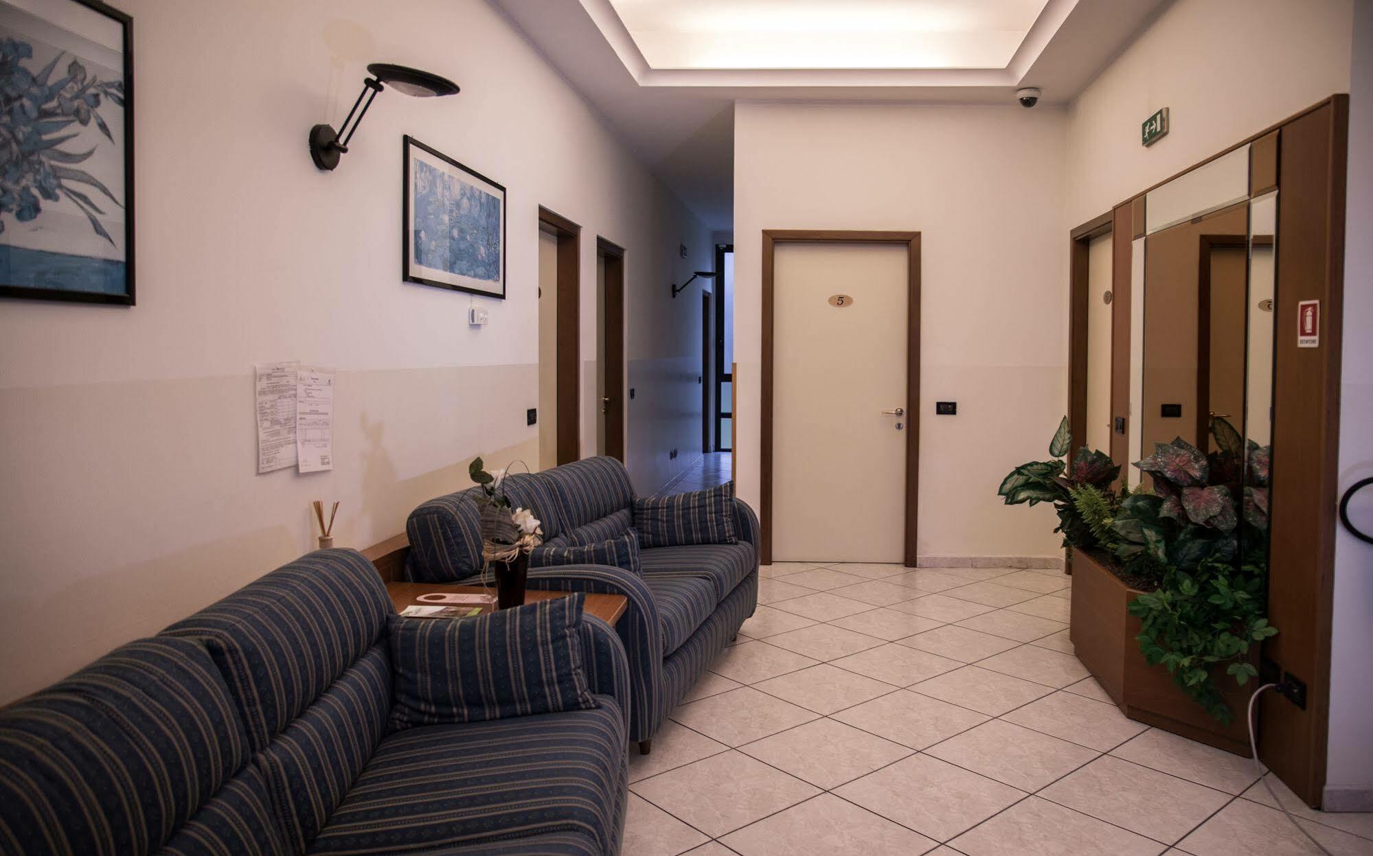 Groane Hotel Residence เชซาโน มาแดร์โน ภายนอก รูปภาพ