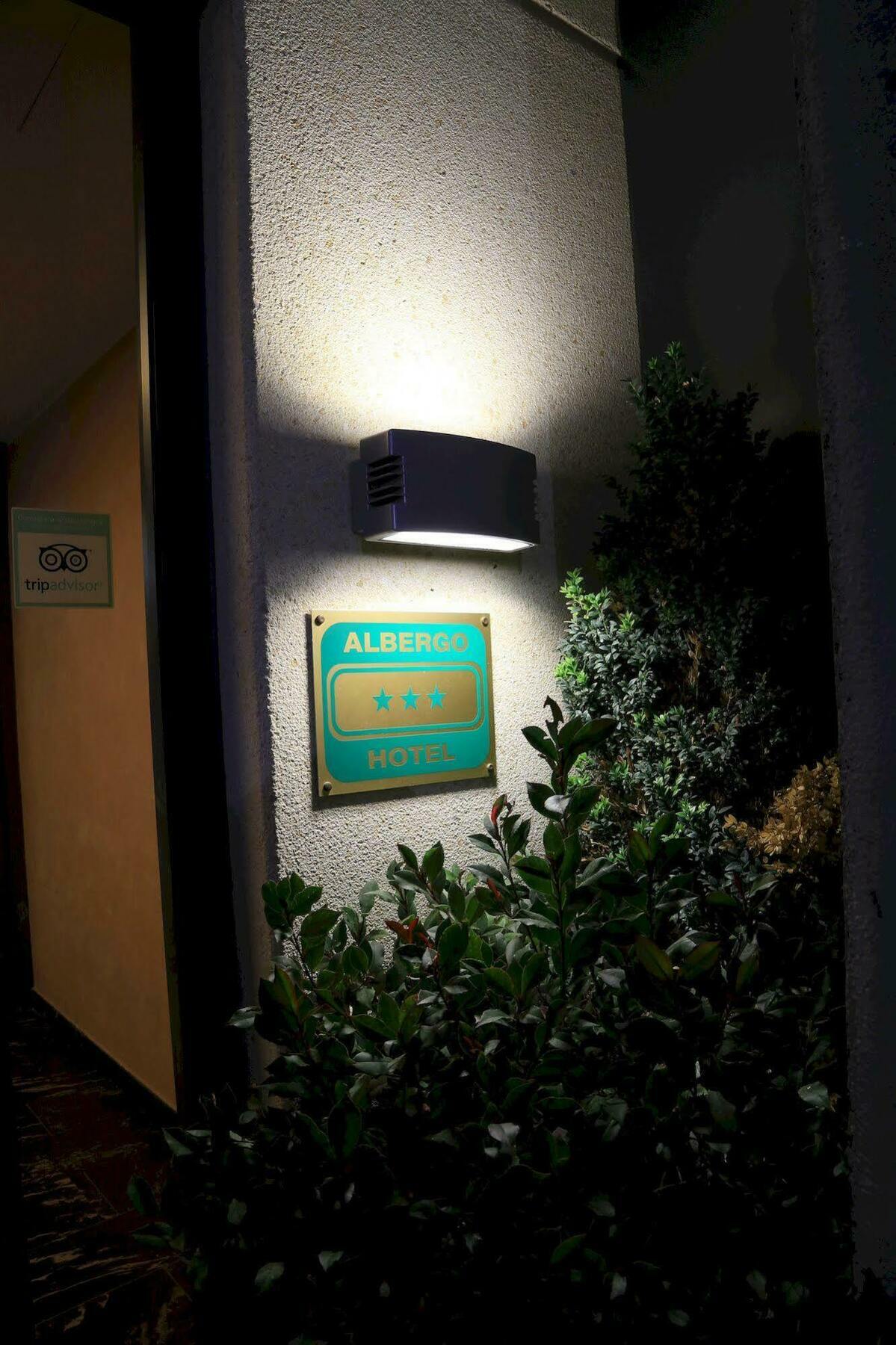 Groane Hotel Residence เชซาโน มาแดร์โน ภายนอก รูปภาพ